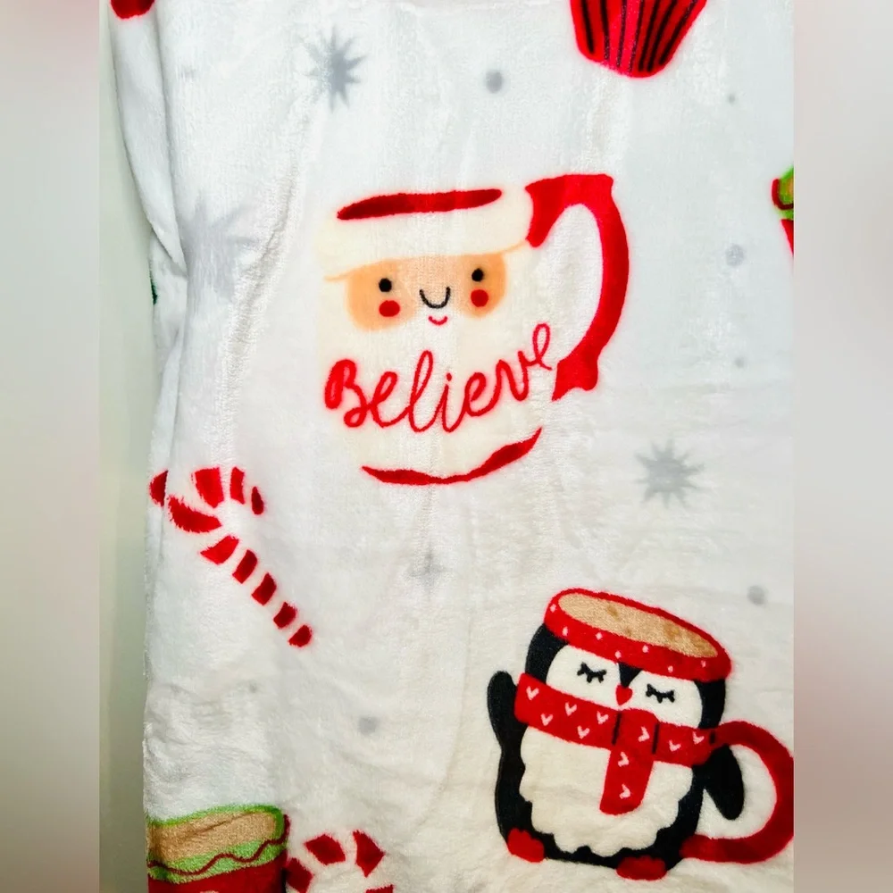 Christmas Festive Coffee Mugs Oversized Plush Throw Blanket Santa Penguin Tree